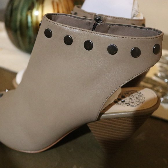 Vince Camuto Edia Leather Soft Nappa Silk women's Studded Cone Heels open toe - Picture 1 of 12